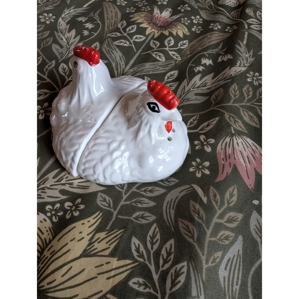 Vintage Chicken Salt and Pepper Shakers Split In Half Farm Cottagecore Grandma - Picture 3 of 7